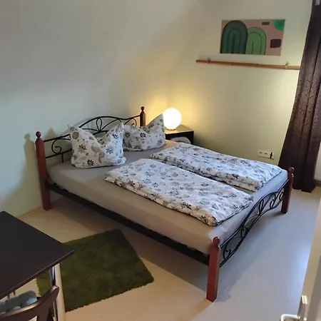 Проживание в семье Schoenes Im Einfamilienhaus *